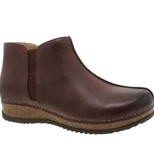 Women’s Warm Brown Leather Booties